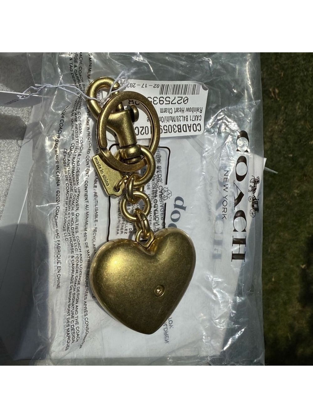 NEW Coach Rainbow Heart Bag Charm with Brass & Enamel Finish CAX71 NWT - Picture 4 of 8